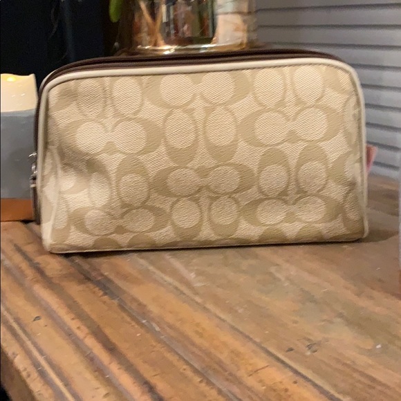 Coach makeup bag - Picture 2 of 2